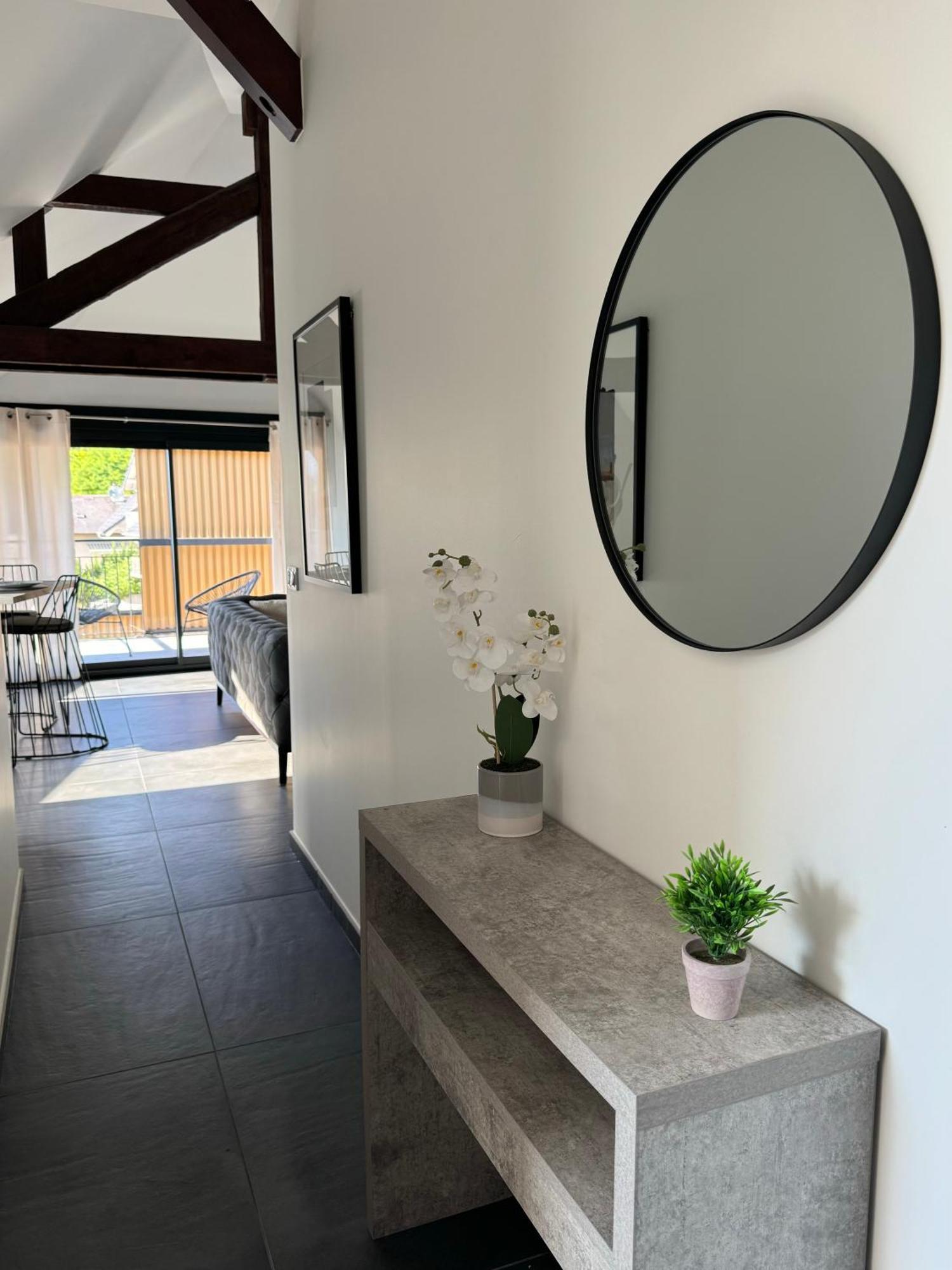 Magnifique Appartement Vue Lac - 5 Personnes Voglans ภายนอก รูปภาพ